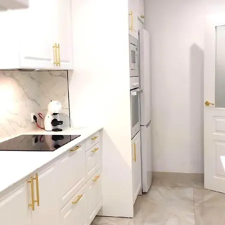 Angeles Center Apartment