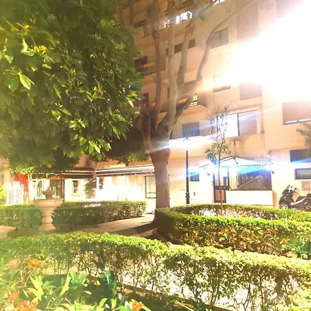 Angeles Center Apartment *