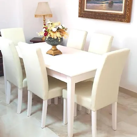Angeles Center Apartment *